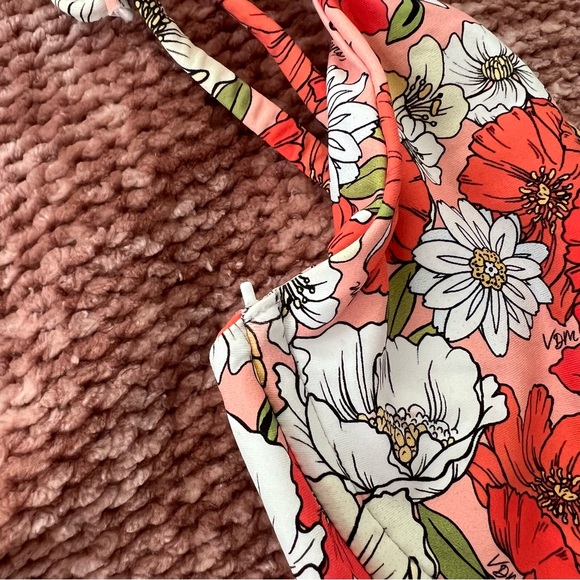 Bikini Bundle 3 top + 1 bottom - Picture 7 of 9